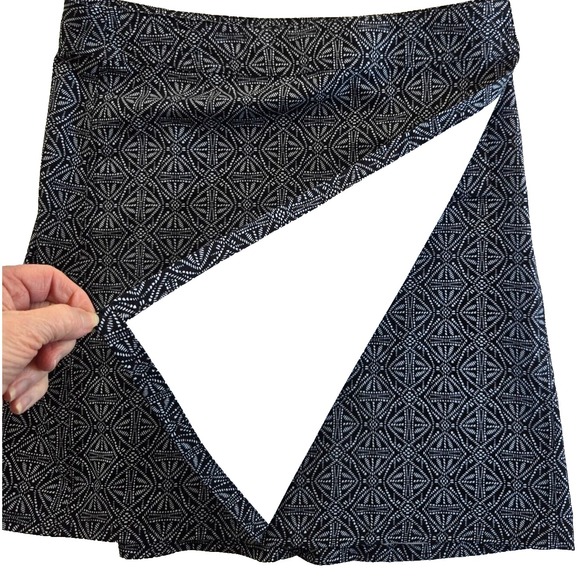 Rip Skirt Hawaii Black White Wrap Skirt Size Small Stretch Spunky Summer‎ Fun - Picture 1 of 9